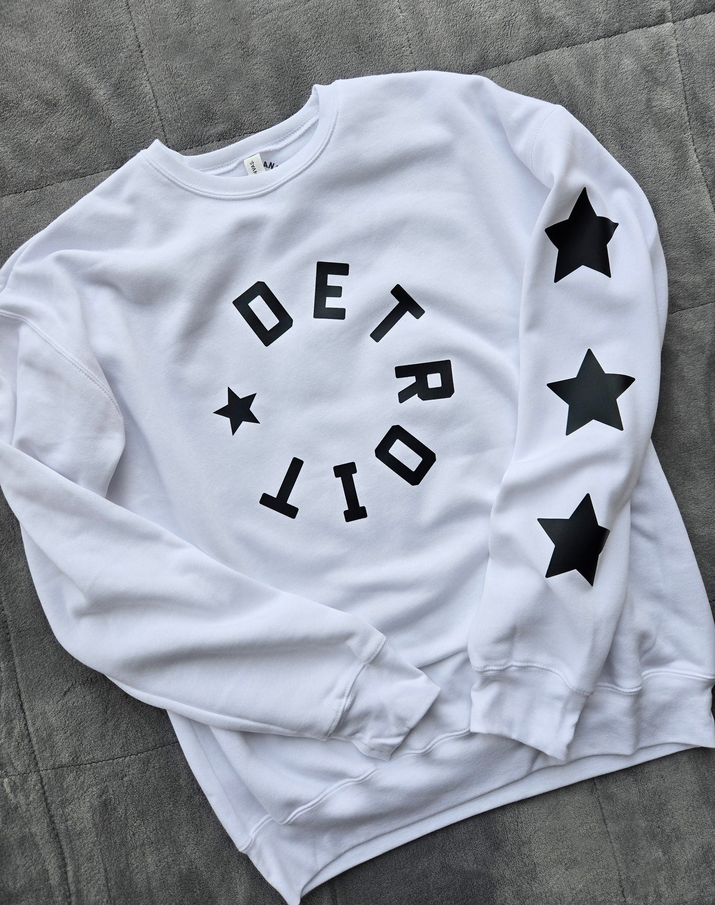 Detroit sweatshirt with star sleeves. White sweatshirt with Detroit logo and stars on the sleeve. Crew neck.